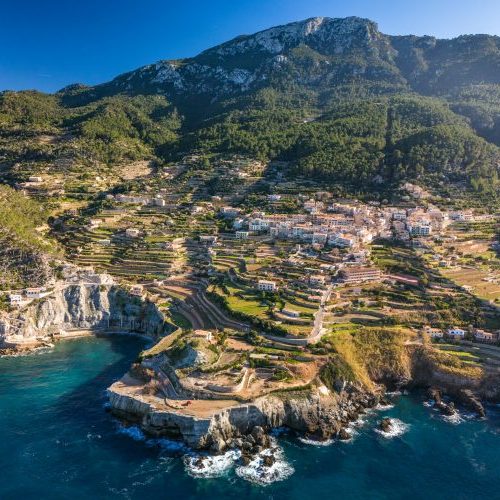 Banyalbufar auf Mallorca an einem sonnigen Tag