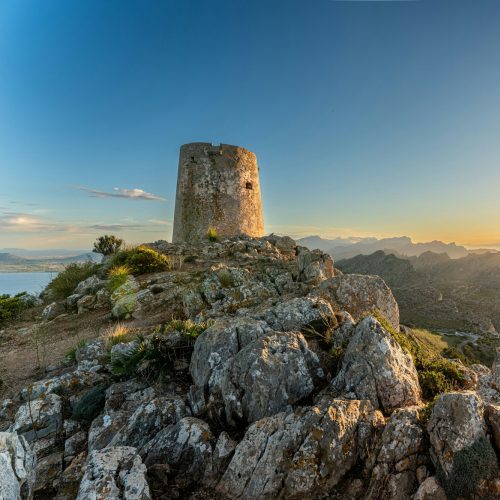 Bucht von Port de Pollença bei Sonnenuntergang