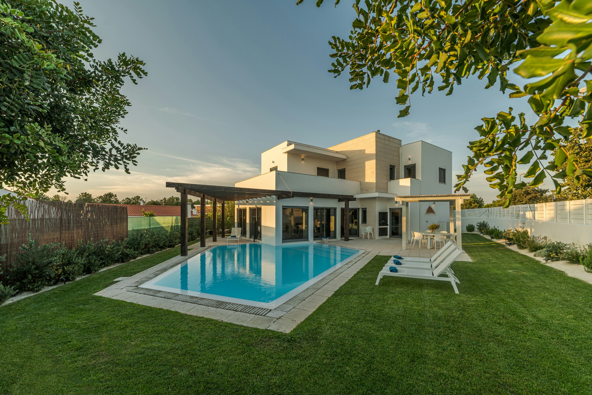 Exklusive Immobilie eine Villa mit Garten, Pool und Terrasse