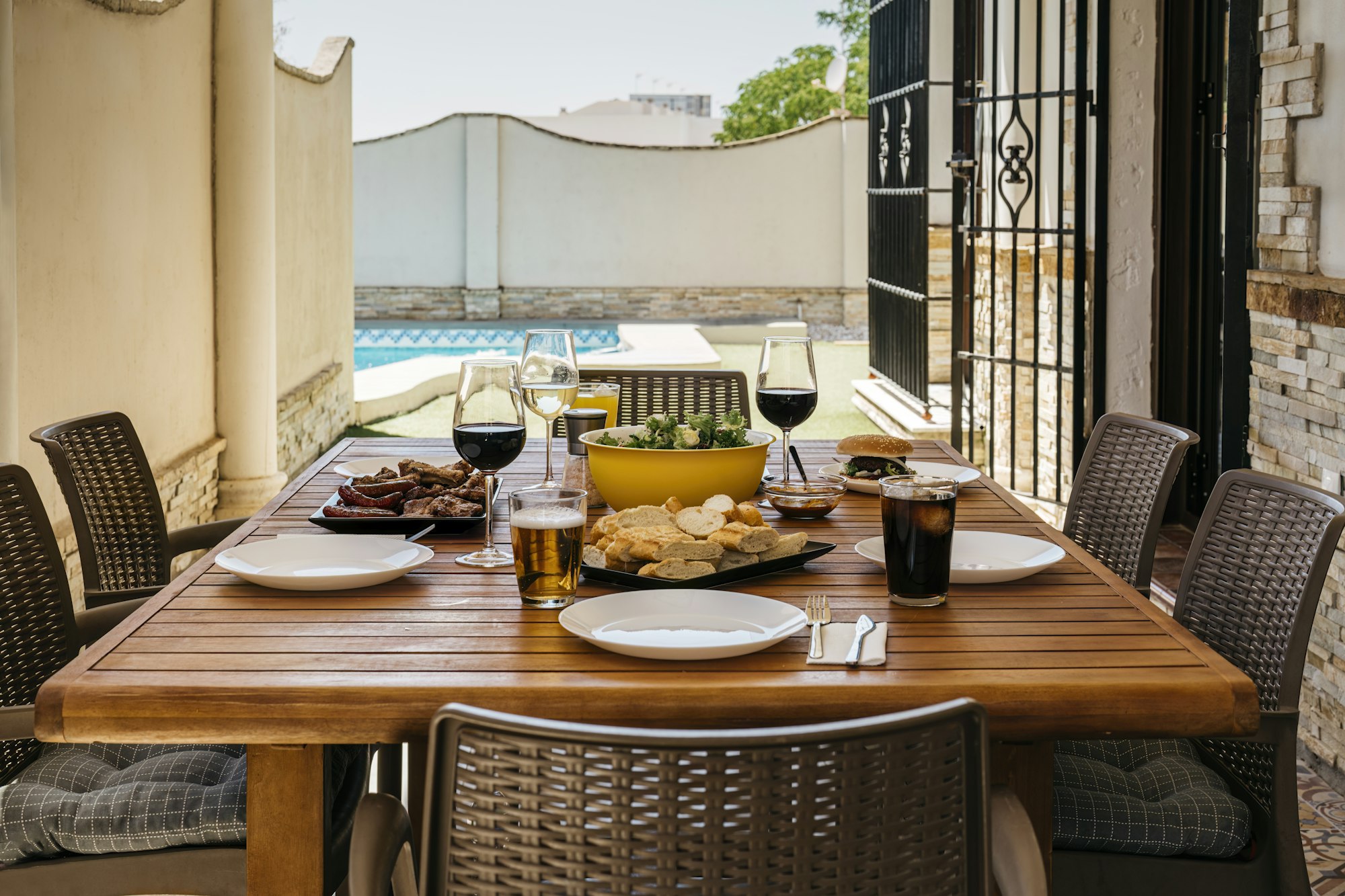 Immobilie mit gedecktem Tisch für ein Mittagessen in einem Haus mit Pool in Binissalem Mallorca