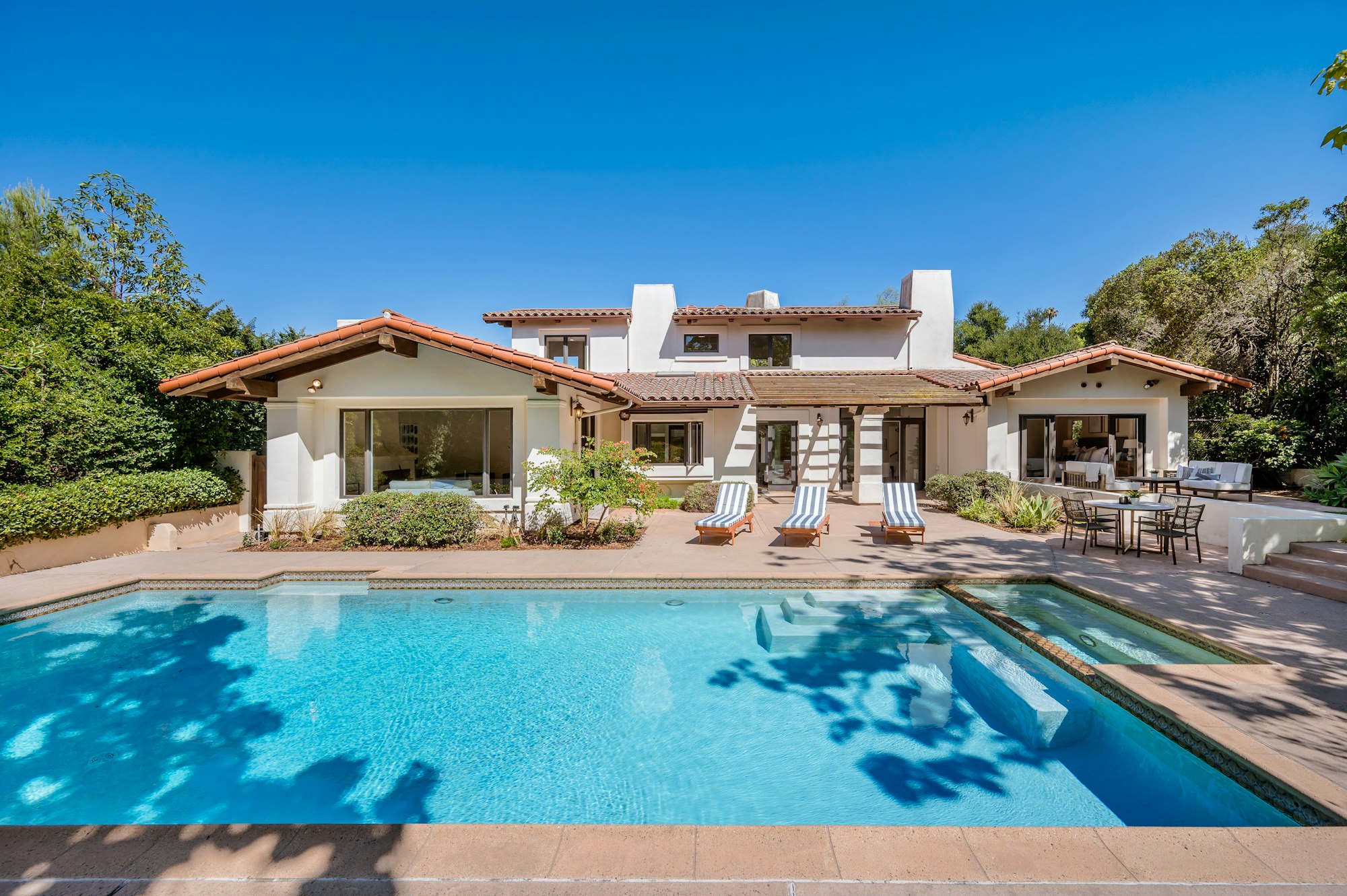 Immobilie in Deia auf Mallorca mit einem Pool im Garten