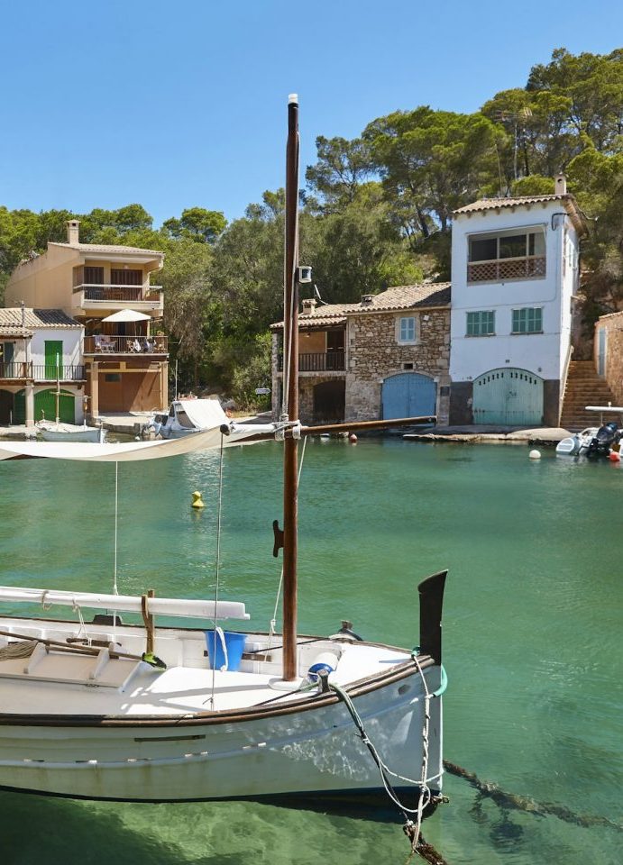 Küste mit türkisem Wasser im Südosten Mallorcas