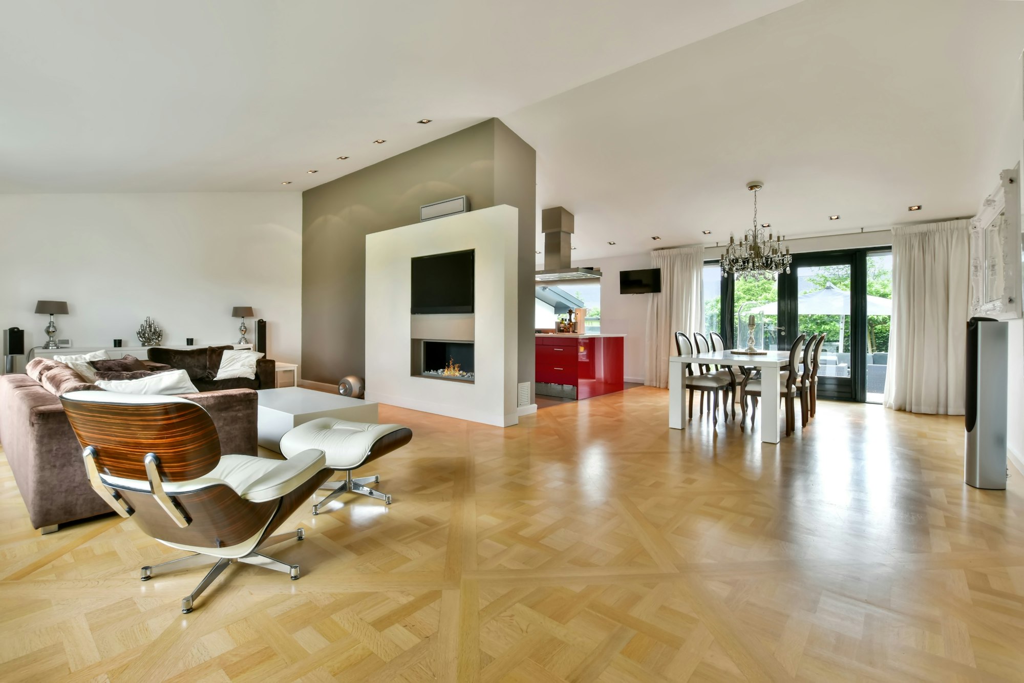 Luxus Immobilie in Lloseta Mallorca mit modernem Interieur und Blick in den Garten