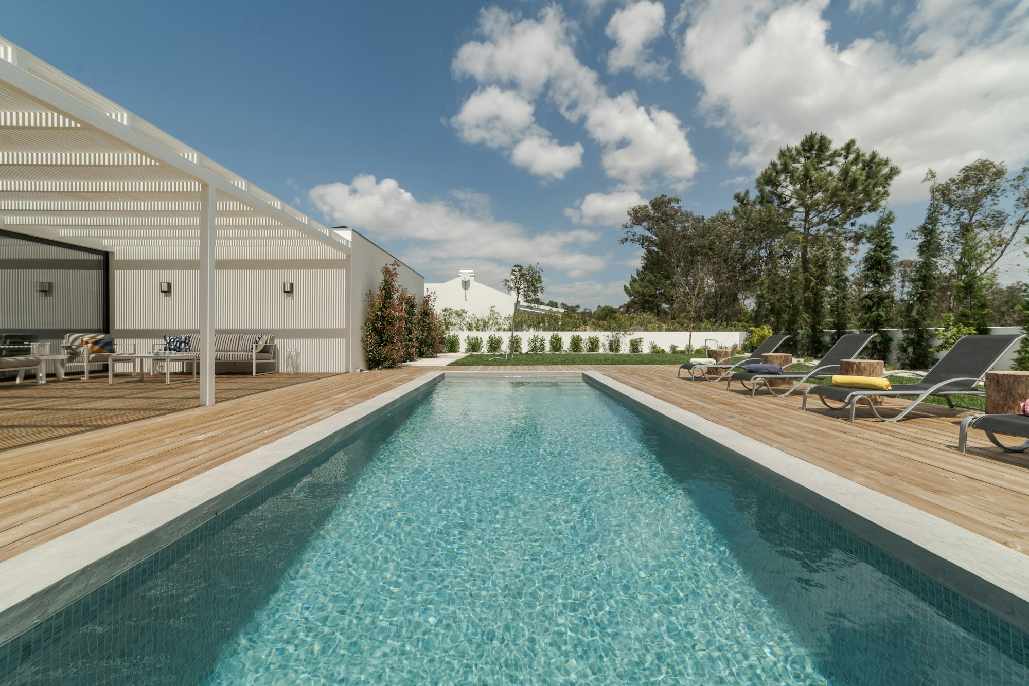 Moderne Immobilie in Porto Cristo mit Gartenpool und Holzterrasse auf Mallorca