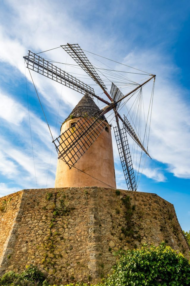 Traditionelle Windmühle im Nordosten von Mallorca
